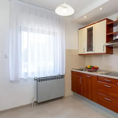 Kuca Za Odmor S Bazenom Emma