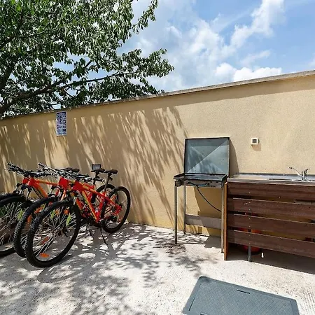 Kuca Za Odmor S Bazenom Emma