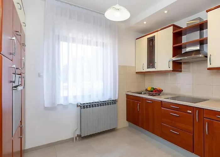 Kuca Za Odmor S Bazenom Emma