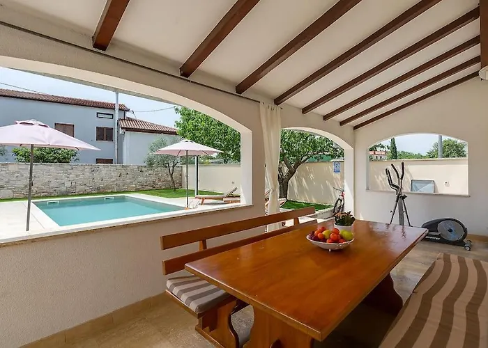 Villa Kuca Za Odmor S Bazenom Emma *