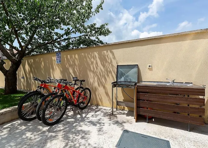 Kuca Za Odmor S Bazenom Emma