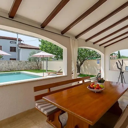 Villa Kuca Za Odmor S Bazenom Emma *