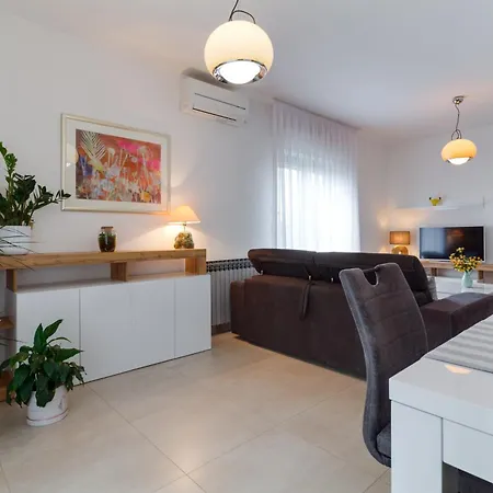 Villa Kuca Za Odmor S Bazenom Emma Glavani