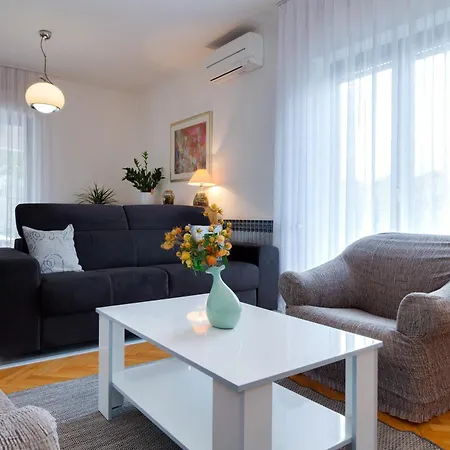Villa Kuca Za Odmor S Bazenom Emma *